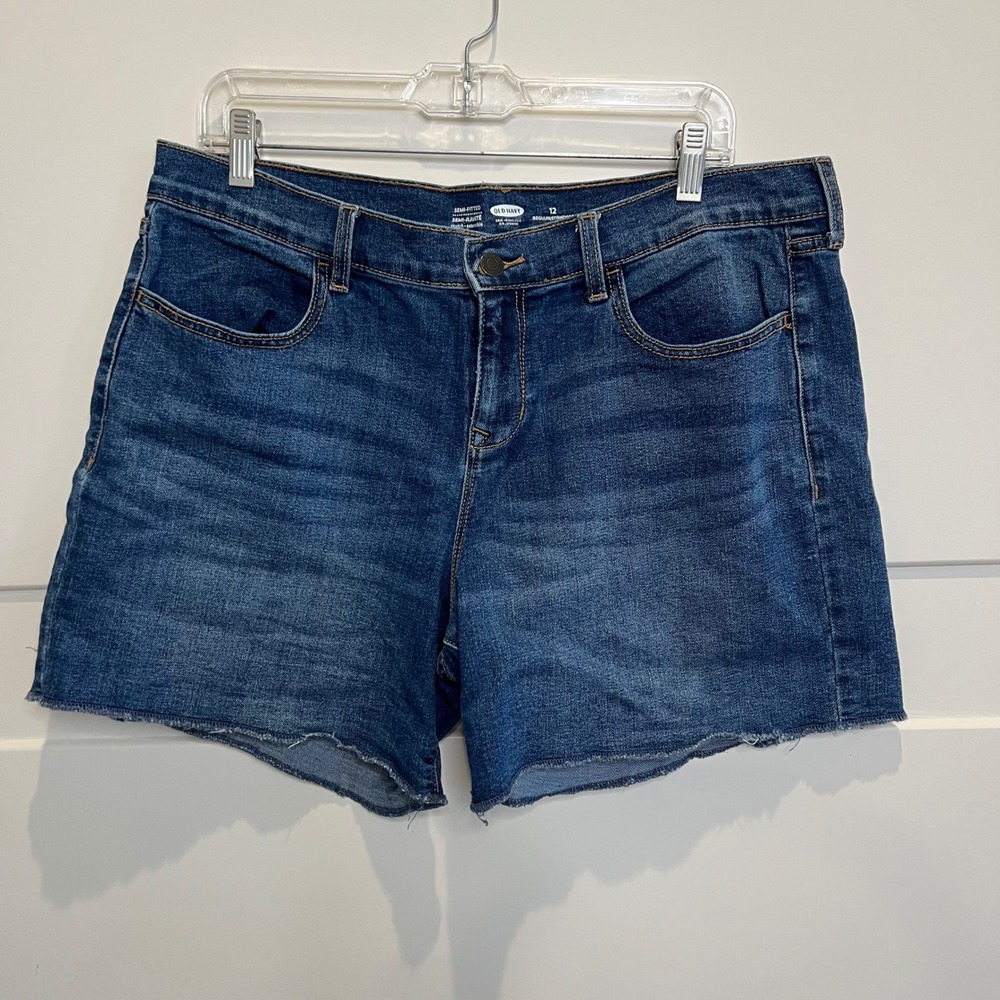 Old Navy Denim Jean Shorts Womens Size 12 Stretch Blue Raw Hem semi-fitted‎ EUC